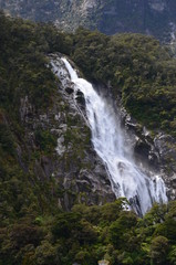 Wasserfall am Milford Sound Neuseeland S&uuml;dinsel