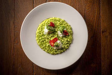 Risotto ai broccoli con crema di burrata e pomodori confit