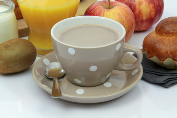 petit déjeuner isolé sur un fond blanc