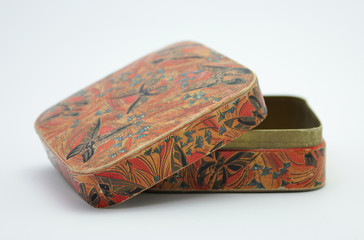 Ancienne boîte à poudre en carton ornée de papillon