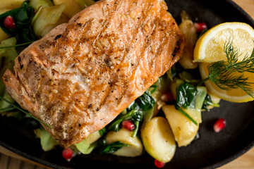Salmon fillet with gratinated potatoes, leek and spinach