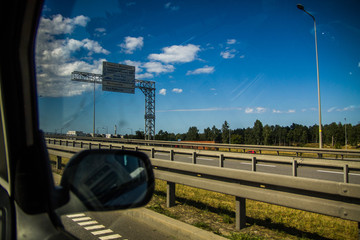 piękny krajobraz widoczny z okna samochodu  © Tymoteusz