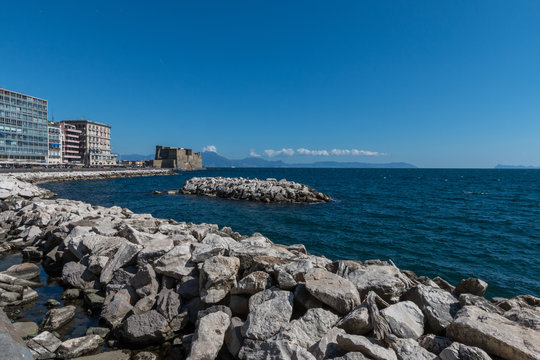 Mare E Castel Dell'ovo