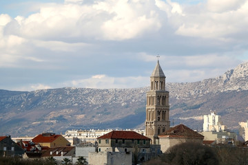 Fototapeta na wymiar Landmark Saint Domnius bell tower and historic architecture in Split, Croatia.