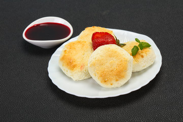 Curd pancakes with jam and stravberry