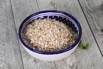 Raw oats in the bowl