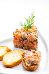 salmon tartare with toasted baguette