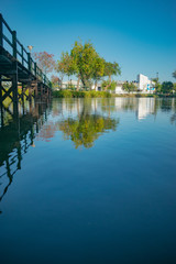 Fototapeta premium Pequeño Puente en Islita de la terminal de Ómnibus de la ciudad de Saens Peña - Chaco -Argentina