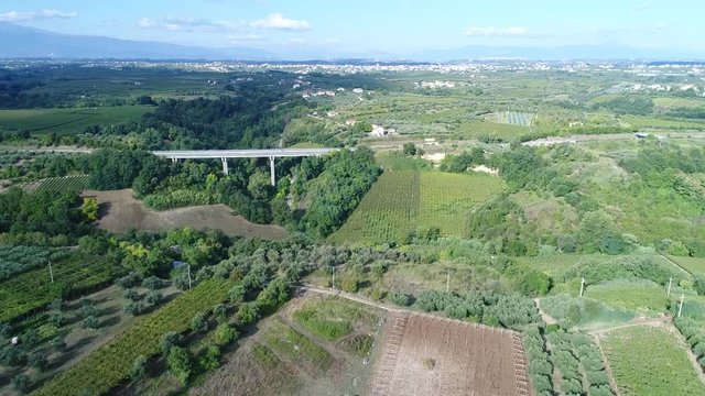 ripresa aerea vallata Abruzzo, con ponte autostrada