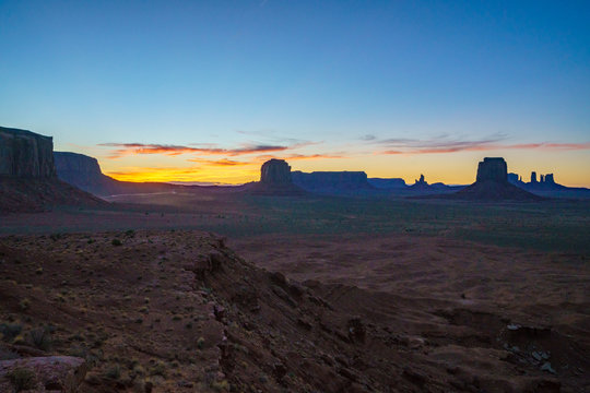 sunset at artists point in monument valley, usa © Christian B.
