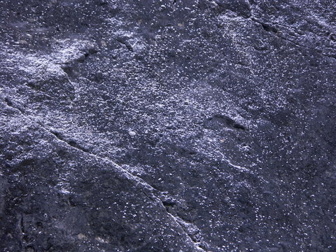 ośnierzona ściana kamieniołomu