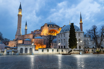 Fototapeta na wymiar The Hagia Sofia: built as a church in 537, converted in a mosque in 1453 and declared a museum in 1935 by Atatürk.