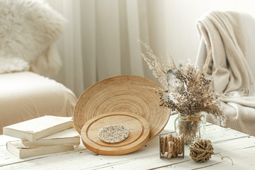 Decorative items in the interior with dried flowers.