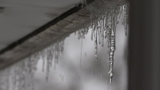 Goutti&egrave;re en hiver