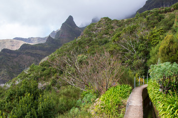Fototapeta na wymiar Levada auf Madeira, Panorama Aussicht