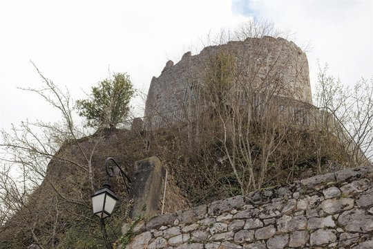 La tour des comtes de Gen&ecirc;ve construite au 11 &egrave;me si&egrave;cle &agrave; la Roche sur Foron - Ville La Roche sur Foron - D&eacute;partement Haute Savoie - France - Vue de l'ext&eacute;rieur