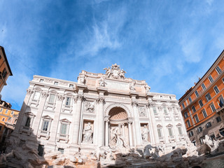 Fototapeta na wymiar Beautiful view in Rome, tourists visiting the Trevi Fountain. Photograph of the Fontana di Trevi.