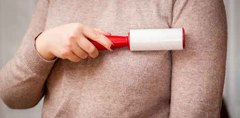 Removing lint with clothes roller