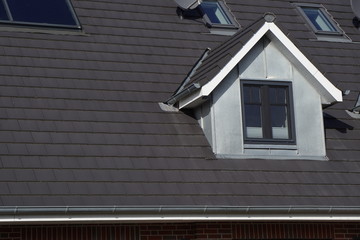 Fenster in einer Fassade eines Hauses