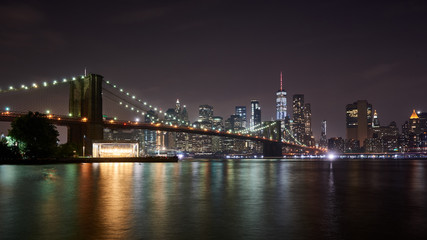 Obraz premium Brooklyn Bridge - New York Skyline at Night