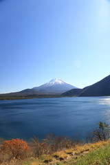 Fototapeta na wymiar Mount Fuji and Lake Motosuko in Japan