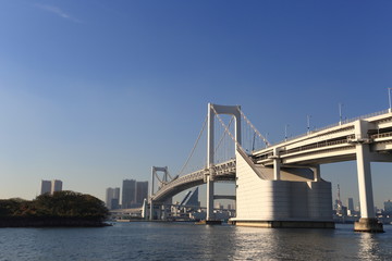 Obraz premium Rainbow Bridge Odiba Tokyo taking from the cruise ship