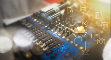 Sound Amplifier connect to microphone and mixer