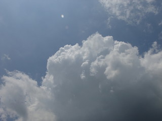 푸른 하늘과 구름