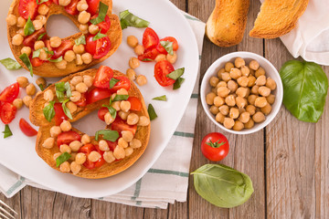 Friselle with tomatoes and chickpeas.