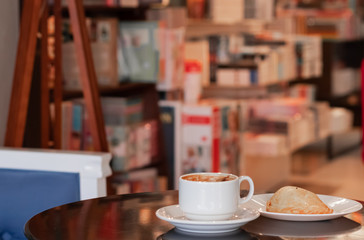 Reading and coffee to think