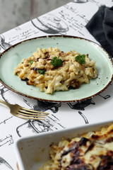 pasta all'uovo con diversi tipi di salsa