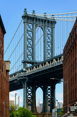 Manhattan Bridge Brooklyn Dumbo New York Empire State Building Hintergrund schwarz weiß Konstruktion Engineering Subway zwei Ebenen Pylon East River Verbindung 1910 Attraktion