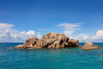 Naklejka premium Snorkelling à l'îlot Saint Pierre, Seychelles