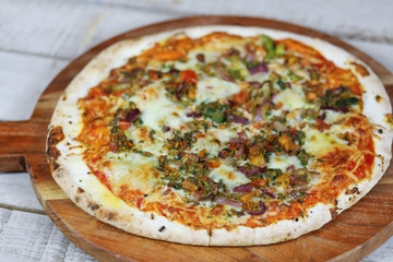 pizza entière au pesto et mozzarella