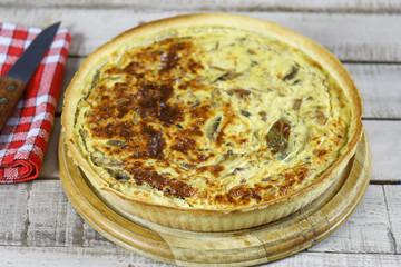 tarte entière au poulet et champignons