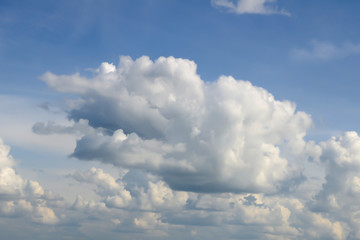 Fototapeta na wymiar Beautiful clouds in the sky. Warm summer day