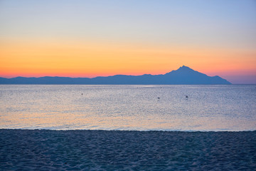 Naklejka premium Wonderful sunrise view behind the mountains and next to the sea