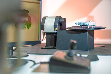 technically professional machine for 3D scanning and measurement of plastic moldings using a laser