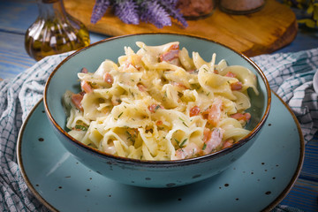 Tagliatelle mosse Carbonara