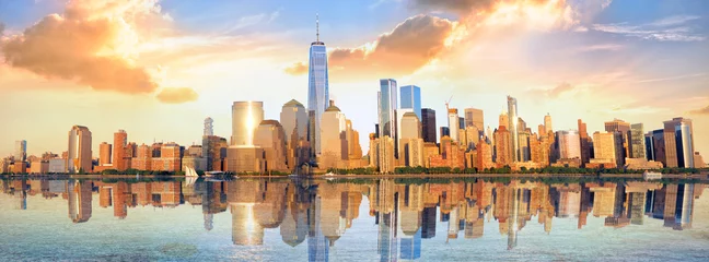Foto op Plexiglas Panorama van het financiële district van New York City over de Hudson River © Oleksandr Dibrova