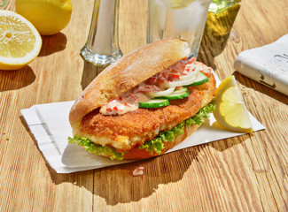 Backfisch im Brötchen