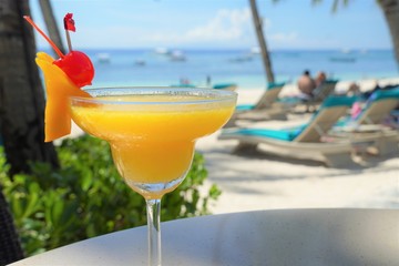 アローナビーチで飲むダイキリマンゴー