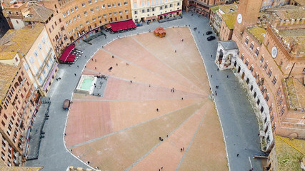 aerial view of pizza del campo in siena italy - obrazy, fototapety, plakaty