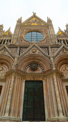 Fototapeta na wymiar facade of cathedral in siena italy