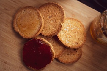 fette biscottate miele marmellata colazione