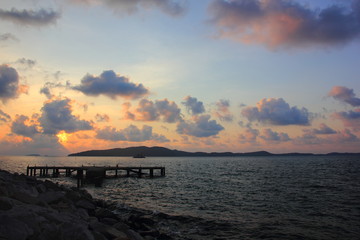 Obraz premium Small white house with morning on the sunset at Khao Laem Ya, Rayong ,Thailand.