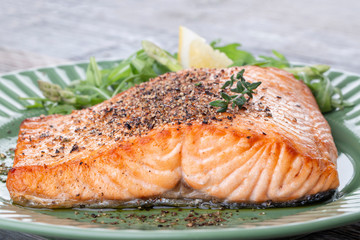 Grilled salmon fillet with pepper