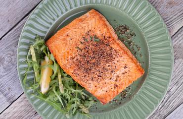 Grilled salmon fillet with pepper