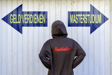 Herausforderung der Finanzierung eines Masterstudiums durch Jobben