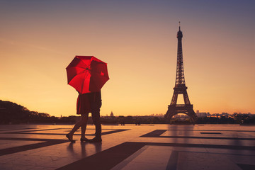 couple travel to Paris, silhouette of lovers kissing near Eiffel tower, romantic escape destination for valentines day - obrazy, fototapety, plakaty